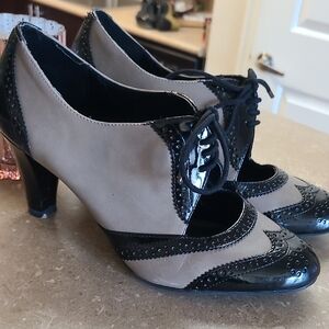 LIKE NEW! Connie Size 8 Oxford Cut Out Heels Black Taupe